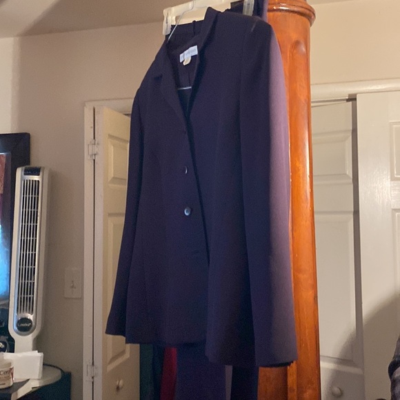 Woman’s 2 PCs suit purple pants and jacket - Picture 5 of 12